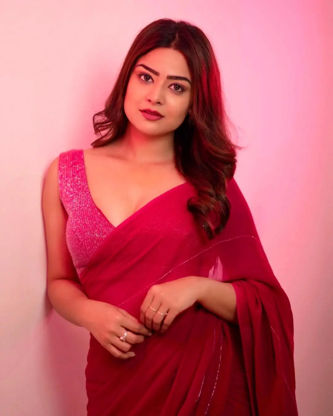 PRIYANKA SHARMA STILLS IN PINK SAREE SLEEVELESS BLOUSE